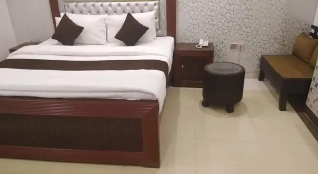 The Rich Hotel