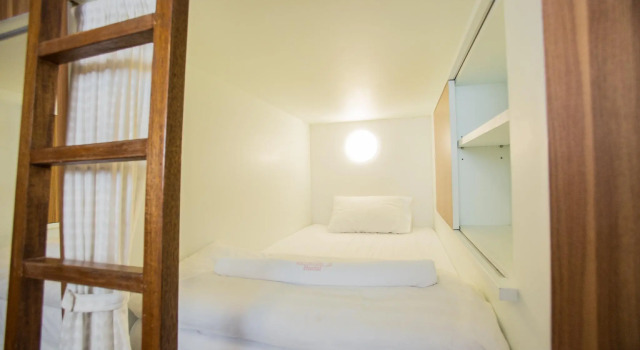 Кровать в общем номере Give Me 5 Hostel