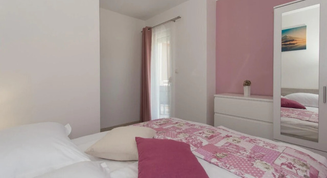 Awesome Home in Seget Donji with Outdoor Swimming Pool, Hot Tub & 4 Bedrooms