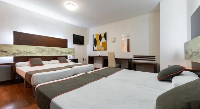 Standard Neljän hengen huone OYO Hotel Francabel