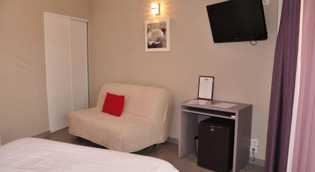 Семейный номер Standard с балконом Hotel Le Grand Pavois