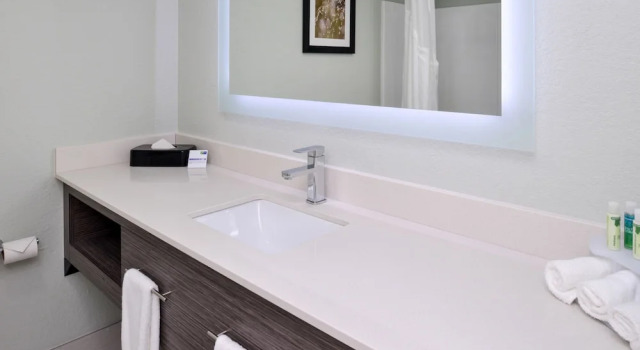 Двухместный номер Standard Holiday Inn Express Hotel & Suites Bonita Springs/Naples by IHG
