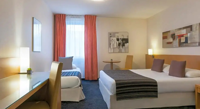 Трёхместный номер Standard greet Hôtel Montbéliard