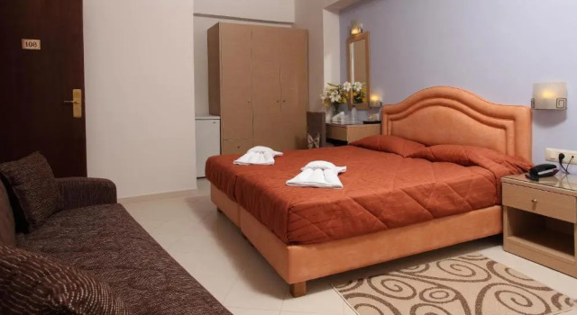 Трёхместный номер Standard с видом на город Kronos Hotel