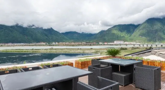 Nyingchi Buming Courtyard (Niyanghe Branch), Boek Hotel Zakenhotels in Tibet, 4* 5*