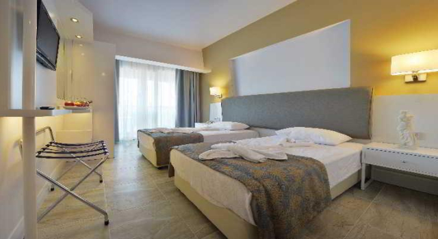 Двухместный номер Standard с балконом и с видом на море Maris Beach Hotel