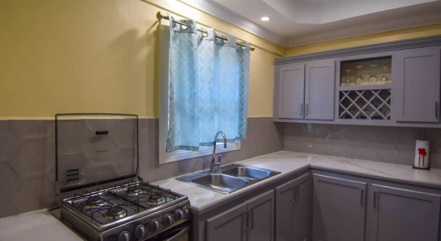 Люкс Deluxe Sea Piton View Apartment- Piton Views & 2 Mins Walk to Beach