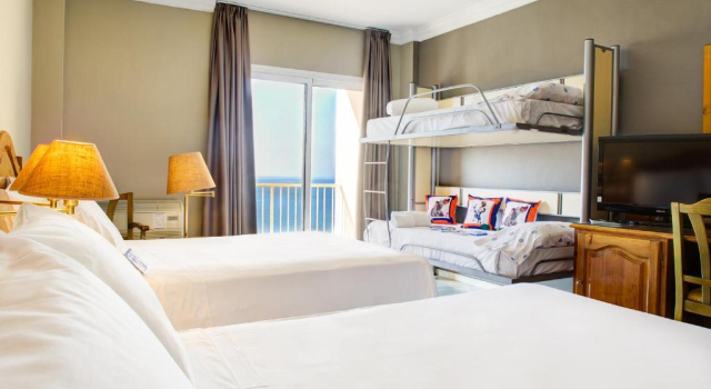 Номер семейный Отель Sol Malaga Guadalmar