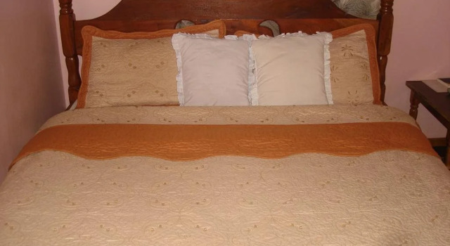 Hotel Free Zone, Rezervovat Hotel Hotely v Gulu se snídaní, Snídaně
