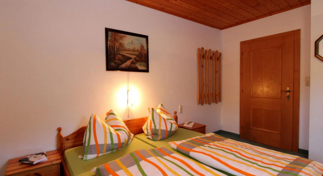 Serene Cottage in Neukirchen am Großvenediger near Ski Area, Rezerwuj Apartament Hotele w Salzburg z parkingiem, Parking