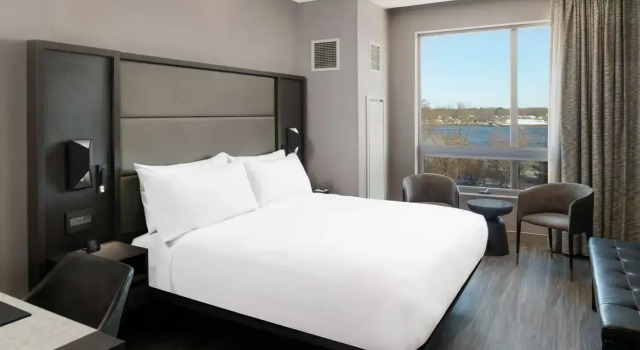 Люкс AC Hotel by Marriott Portsmouth Downtown/Waterfront