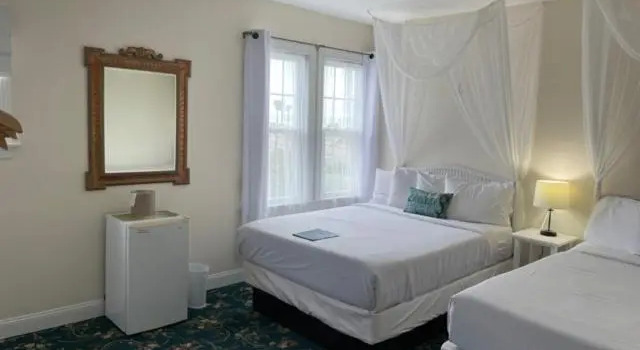 Четырёхместный номер Standard Hotel Macomber ADULTS ONLY
