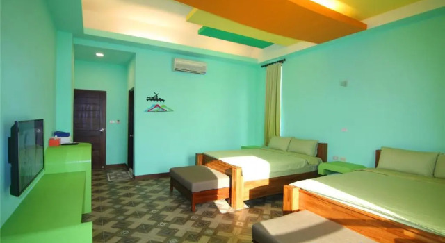 Четырёхместный номер Standard с балконом 潛水莊園Diving B&B