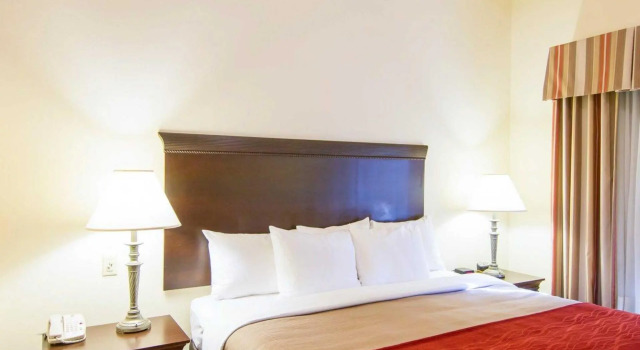 Двухместный люкс c 1 комнатой Comfort Inn & Suites Fort Myers Airport