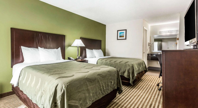 Четырёхместный номер Standard Quality Inn Lancaster