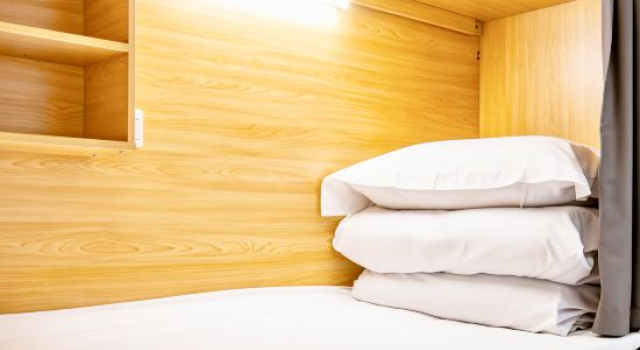 Кровать в общем номере (мужской номер) Liuying Xuan Hotel (Beijing Communication University Branch)
