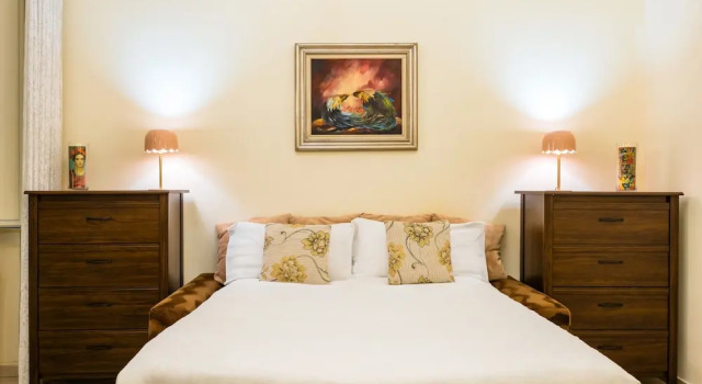 Homely City Apartment by Wonderful Italy, Забронировать Апартаменты/квартира Неаполь Кампания, рядом с Церковь Пио Монте делла Мизерикордия