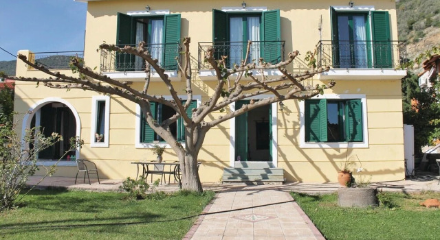 Awesome Home in Loutra Aidipsou With 4 Bedrooms, Book Hotel Istiaia Central Greece