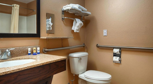 Люкс Standard Best Western Plus University Inn & Suites