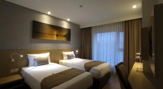 Camera Superior Hotel AYOLA Lippo Cikarang