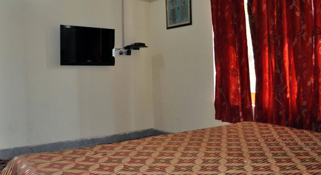 Hotel Legend Residency, Забронировать Отель Сринагар Jammu & Kashmir Ski