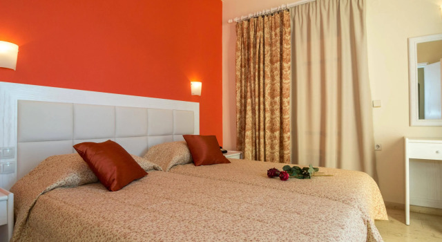 Manolis Apartments, Rezerwuj Apartament Hotele w Retimno z parkingiem, Parking
