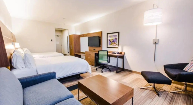 Шестиместный люкс Holiday Inn Express & Suites West Edmonton - Mall Area by IHG