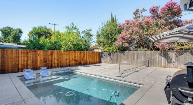 Коттедж 2 Mi to Dtwn: Home w/ Private Pool in Sacramento