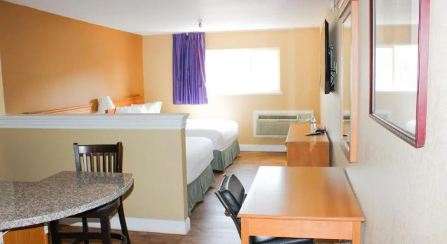 Полулюкс The Midtowner Hotel, SureStay Collection by Best Western
