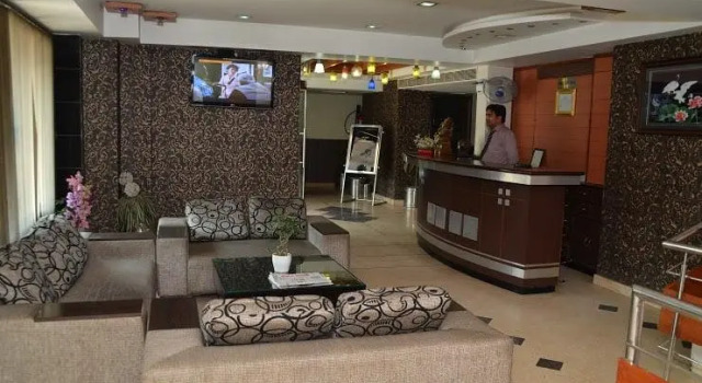 Hotel Shine 72, Забронировать Отель Отели и гостиницы Нахан, Отель