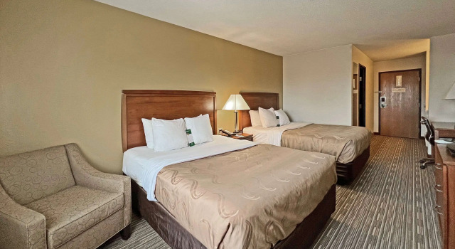 Четырёхместный номер Standard Quality Inn Mitchell I-90
