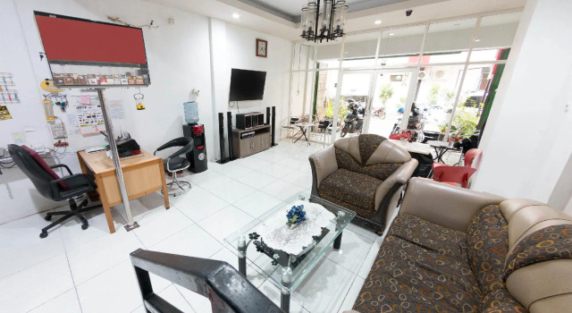 OYO 2087 Jaya Homestay, Prenota Hotel Hotel a Sulawesi con parcheggio, Parcheggio