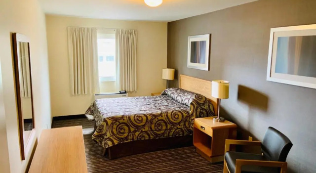 Полулюкс Toronto Lakeshore Hotel