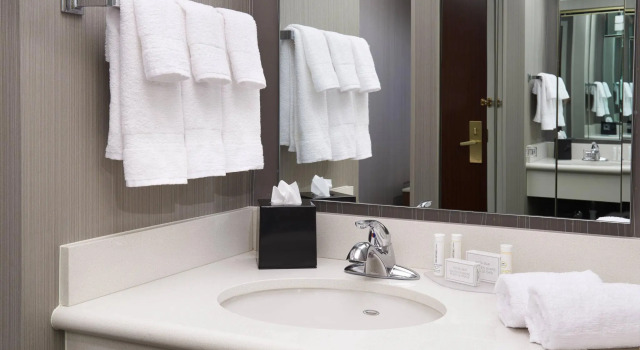 Четырёхместный номер Standard Courtyard Cleveland Independence