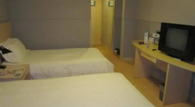 Jinjiang Inn - Shenzhen Fumin Road, Rezerwuj Hotel Hotele w Shenzhen z parkingiem, Parking