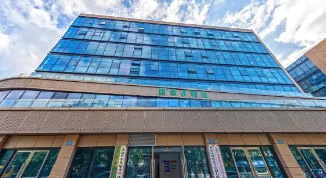 Four Seasons Zhoushan Dinghai Hotel, Prenota Hotel Hotel a Zhoushan con parcheggio, Parcheggio