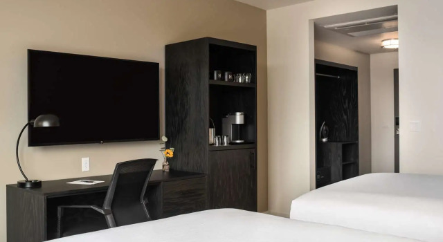 Четырёхместный номер Standard Holman Riverfront Park Hotel Salem, Tapestry By Hilton