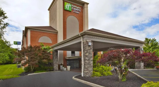 Четырёхместный номер Standard Holiday Inn Express & Suites Milford by IHG