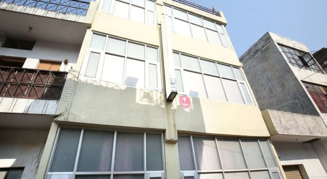 OYO 10463 Hotel Paras