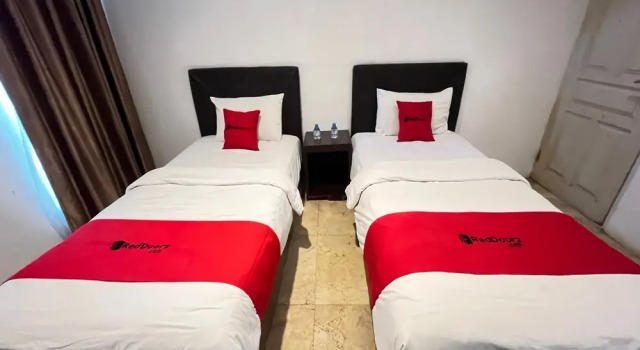RedDoorz near Kantor Walikota Manado, Prenota Hotel Manado 