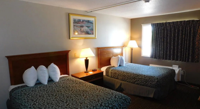 Presidential Inn, Varaa Hotelli West Branch Iowa