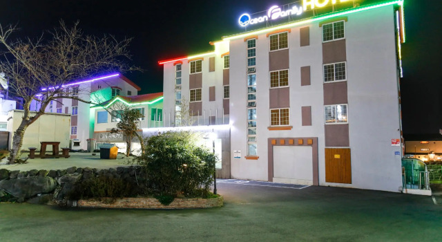 Кровать в общем номере Jeju Ocean Family Hotel