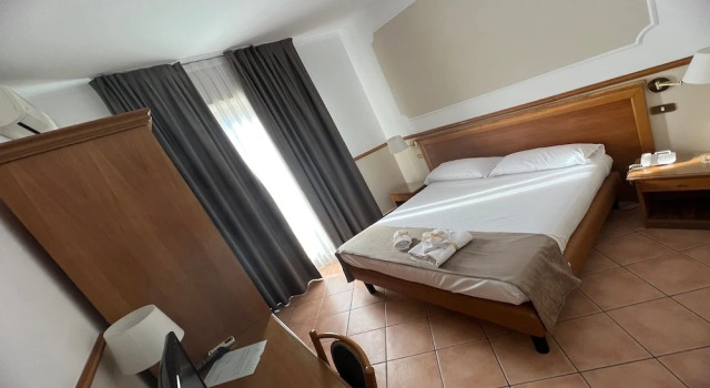 Трёхместный номер Standard с балконом Hotel Leopardi