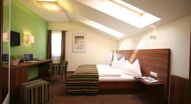 Gasthof & Hotel Wolfsegger, Book Hotel  