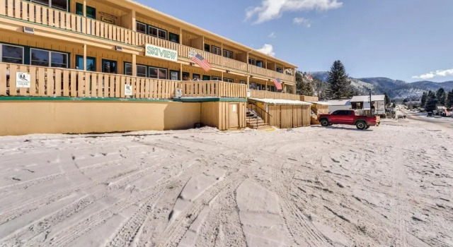 1/2 Mi to Skiing: Red River Condo w/ Free Shuttle!, Varaa Huoneisto Red River 