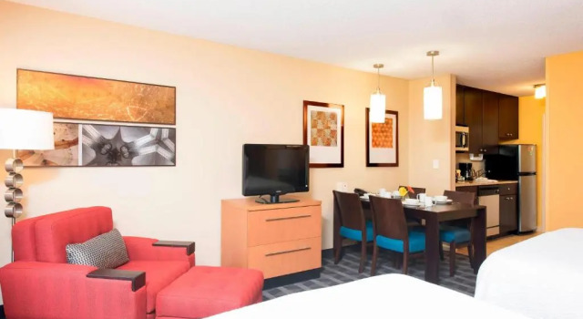 Четырёхместная студия TownePlace Suites by Marriott Kalamazoo