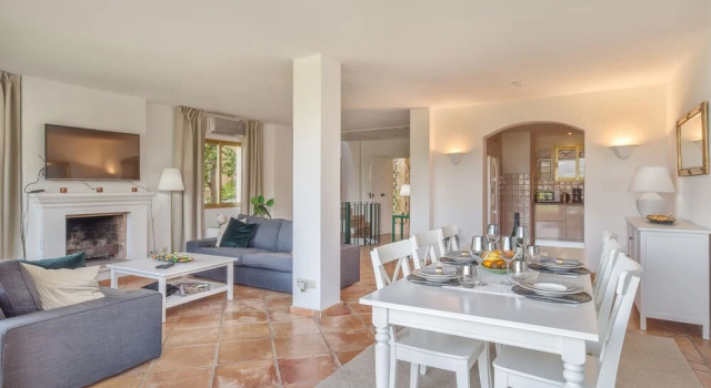 Agrupadas Las Brisas by SB, Забронировать Отель Отели Марбелья с бассейном, рядом с Поле для гольфа Los Naranjos, Бассейн