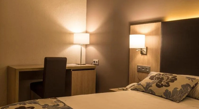 Hotel Valentin, Забронировать Отель Агилар-де-Кампоо Паленсия