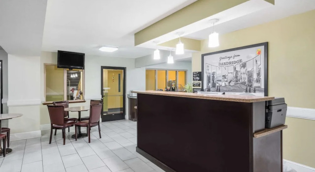 Super 8 by Wyndham Dandridge