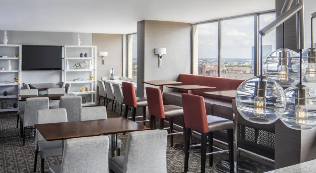 Четырёхместный клубный номер Deluxe Sheraton Philadelphia University City Hotel